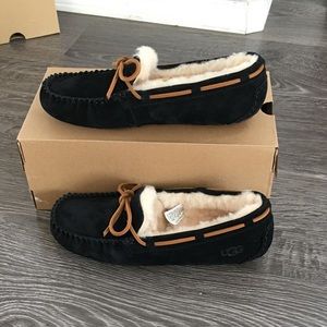 UGG DAKOTA SLIPPERS